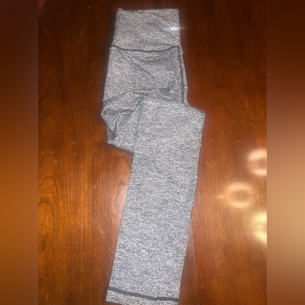 Lululemon leggings size 4 - Picture 1 of 3
